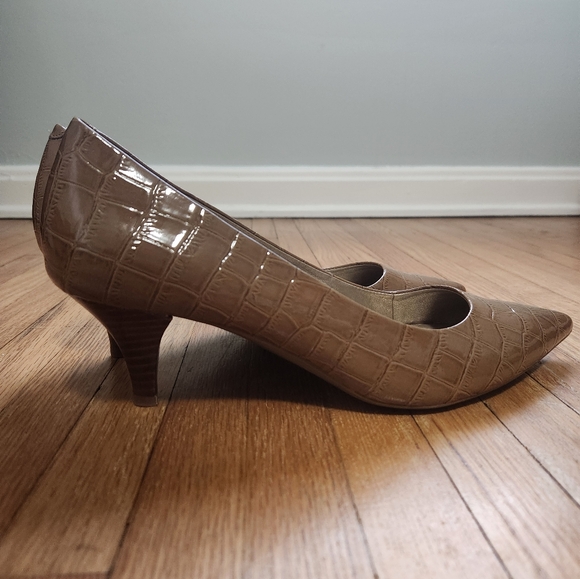 Bandolino Shoes - NIB b flexible by Bandolino heels